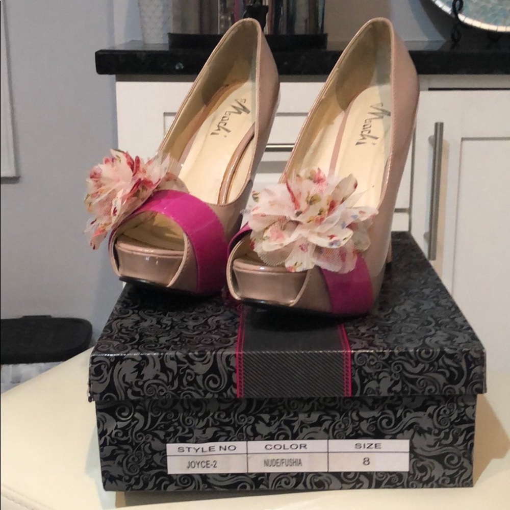 Size 8 nude/ fuchsia peep toe heels.